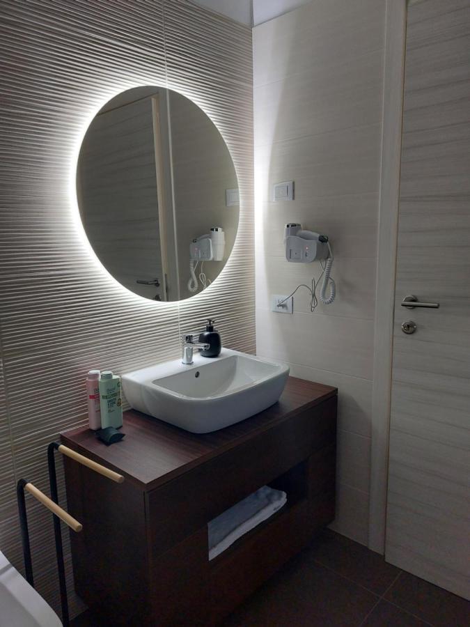 Locanda Rossa Hotel Romans di Varmo Ngoại thất bức ảnh