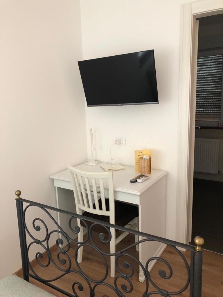 Locanda Rossa Hotel Romans di Varmo Ngoại thất bức ảnh